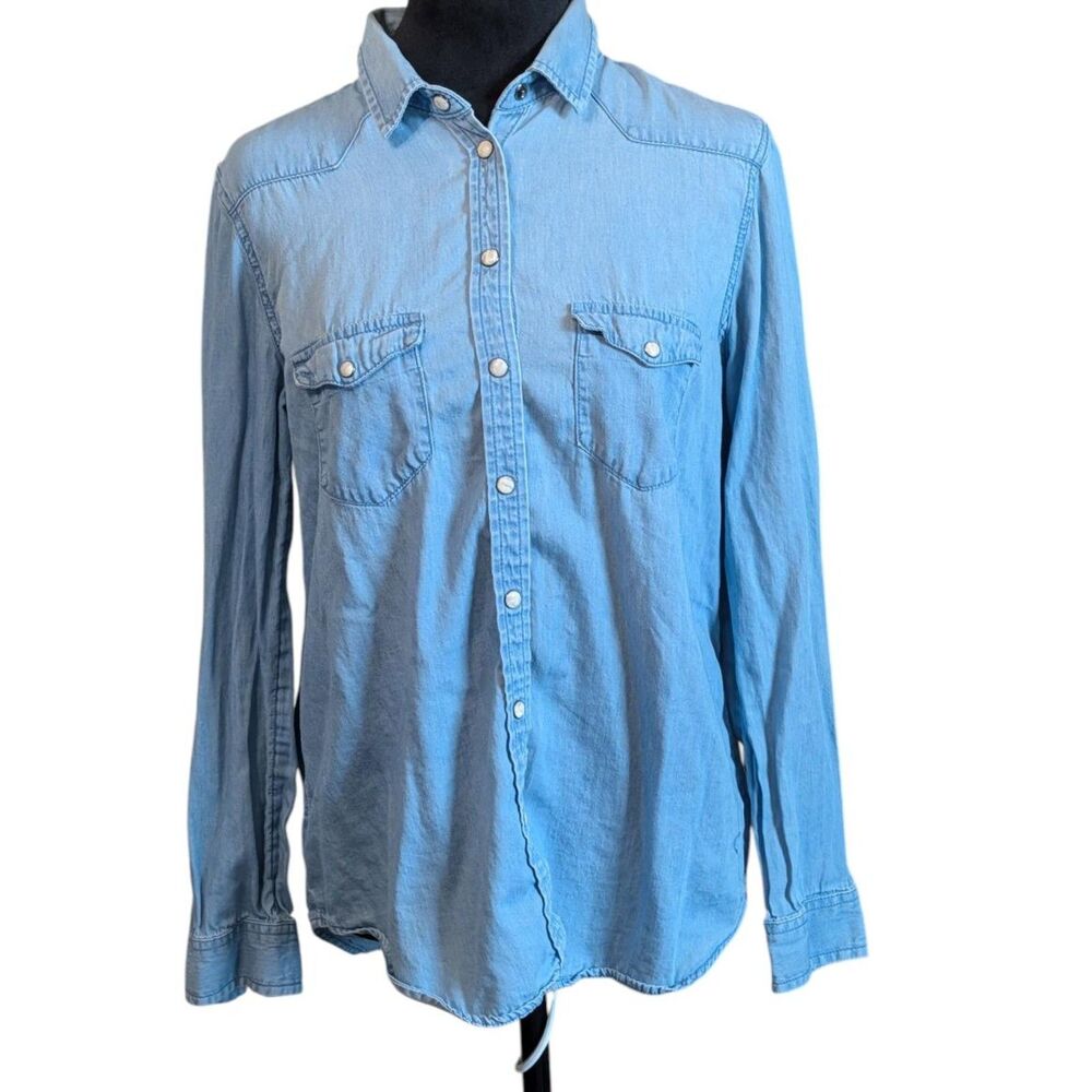 American Eagle Women’s 'Boyfriend' Denim Shirt Medium | Light Wash Pearl Snap